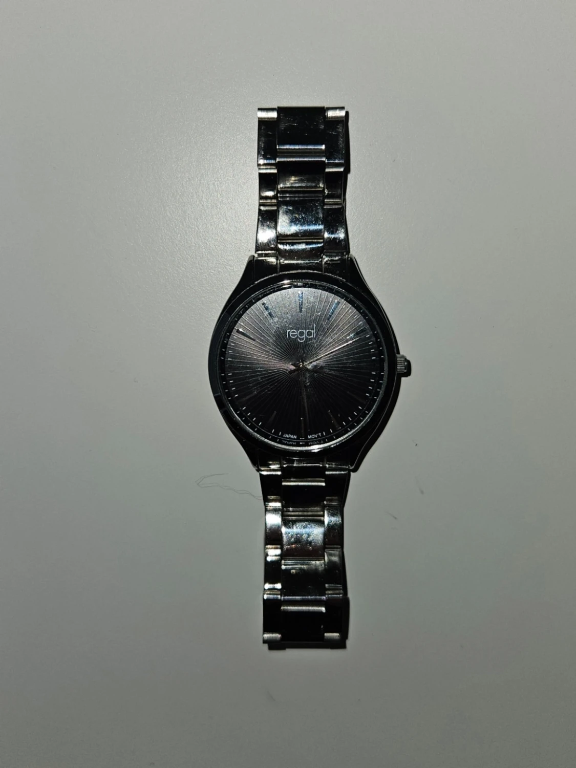 Silverfärgad klocka från Regal