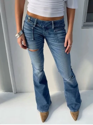 14+ pleated flare jeans - säljer dessa snygga jeans från Gina i storlek S