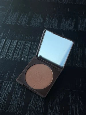 CAIA Matte Bronzer Tuscany - Säljer en CAIA  Bronzer i nyansen Florence. Har endast provat någon enstaka gång, men tyckte inte matt passade mig därför säljs den.  Nypris: 295 Mitt pris: 150