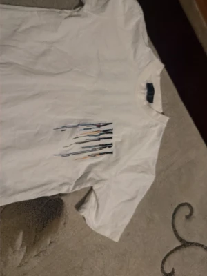 Amiri t-shirt - använd en-två gånger skriv så diskuterar vi pris