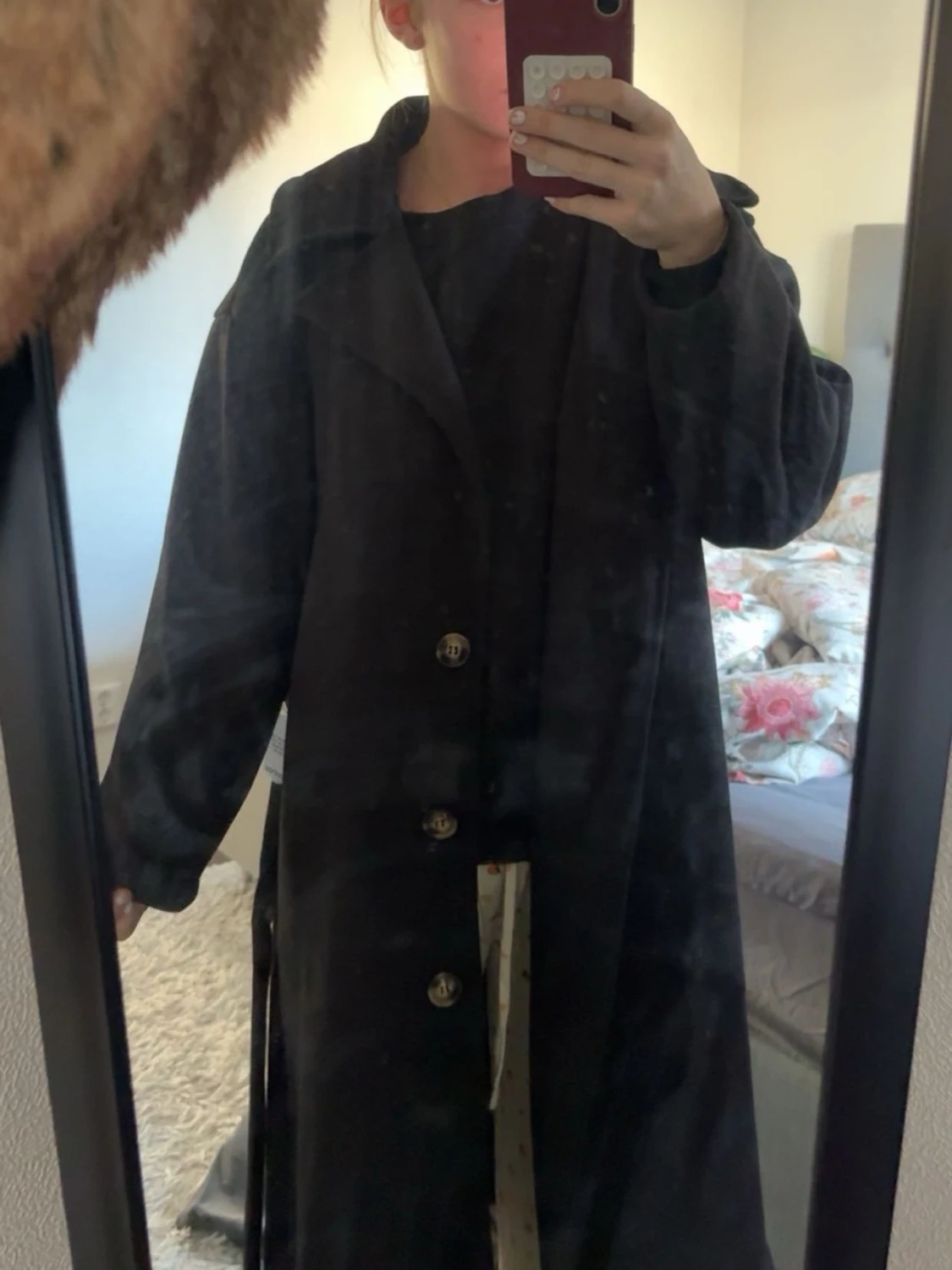 Svart lång kappa med lite oversized passform - 2