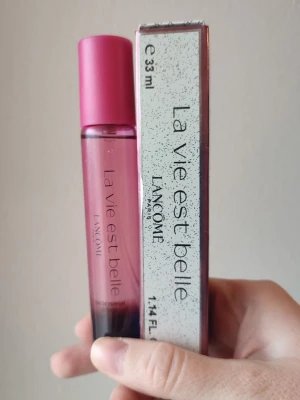 Lancome La vie est belle Intense - Lancome La vie est belle Intense Perfume. 33ml bottle. New! This perfumes comes in 2 different designs. I will send you one. Or you can choose.