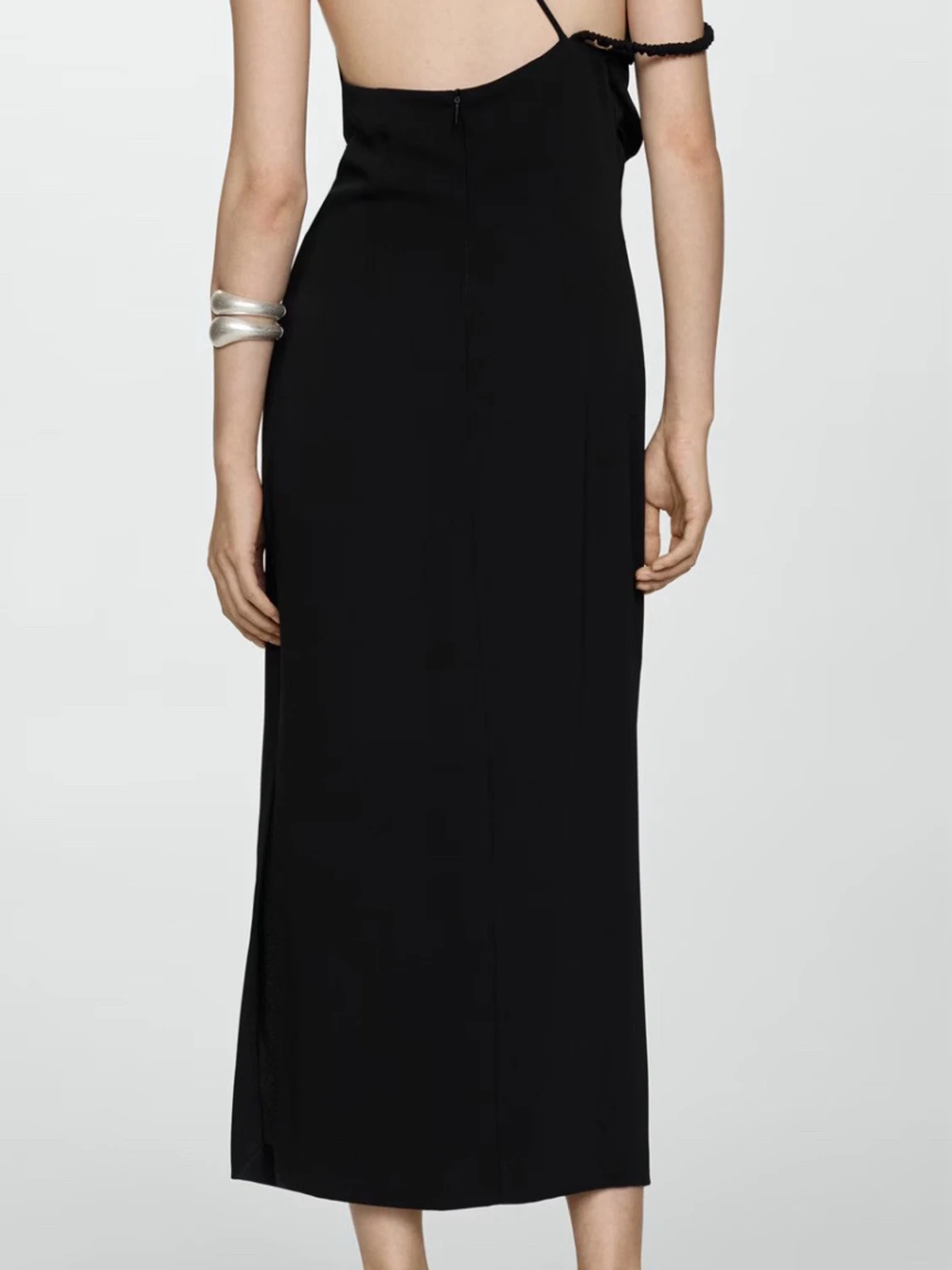 Svart långklänning med enkel design - 4