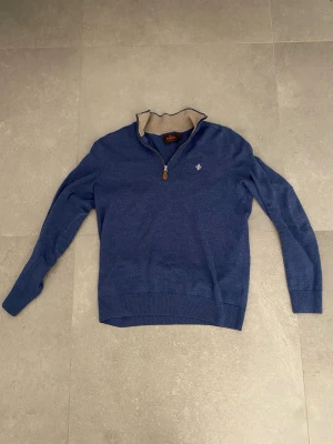 Morris half zip - Säljer nu denna morris half zip i 100% merino ull, skick 8/10, pris kan diskuteras, hör av dig vid några funderingar😃