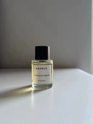 Essnce Chocolat Chaud - Se bilder för kvarvarande mängd. 