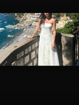 Linneklänning - Såå fin linneklänning från NAKD. (OBS! Första bilden är lånad). Aldrig använd av mig men köpt av en tjej på Vinted🥰 Superfin och i bra skick! 🤍