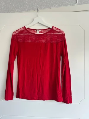 Tröja - Tröja med spets