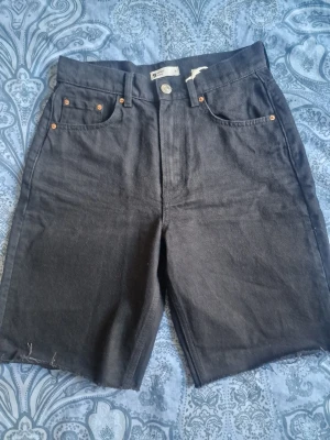 Svarta shorts från Gina Tricot - Svarta shorts från Ginatricot som passar till det mesta 🖤