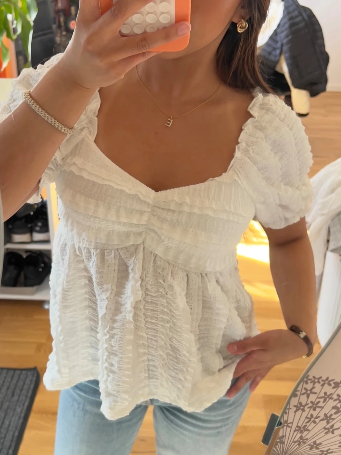 Vit puffärmad blus med struktur