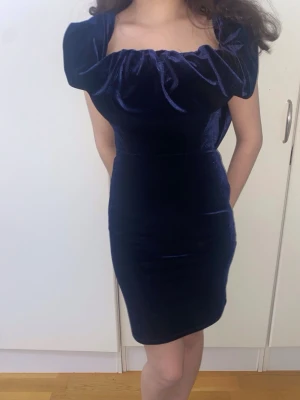 Gina tricot klänning - Använd endast 3 gånger super snygg och jag har två ifall någon vore intresserad 