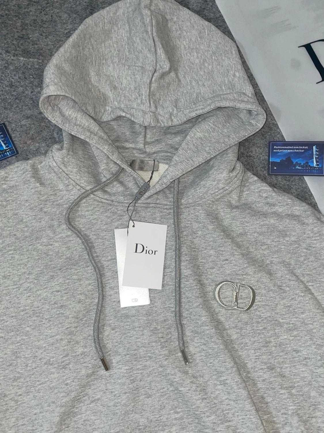 Grå hoodie från Dior med logga - 3