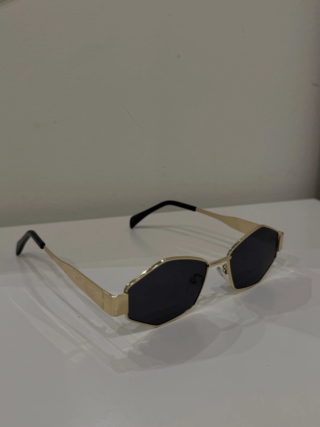 Fyra par trendiga solglasögon - 3