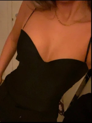 Body H&M storlek 80B  - Helt ny och oanvänd! Slutsåld på hemsidan ✨️🌸Virala body från H&M storlek 80B 