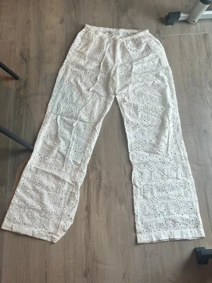 Linnebyxor  - Linnebyxor ifrån madlady! Köpa för förra året och är som nya då jag knappt användt dem