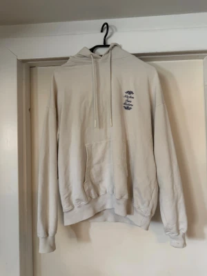 drôle de monsieur hoodie - drôle de monsieur hoodie. Storlek M