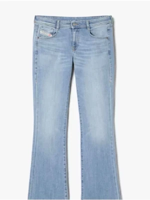 Ljusblå bootcut jeans från Diesel - Så snygga lågmidjade bootcut jeans från Disel. Nypris ca 1300, inga defekter
