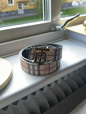 Burberry bälte  - Skickar inom 24 timmar storlek 110cm