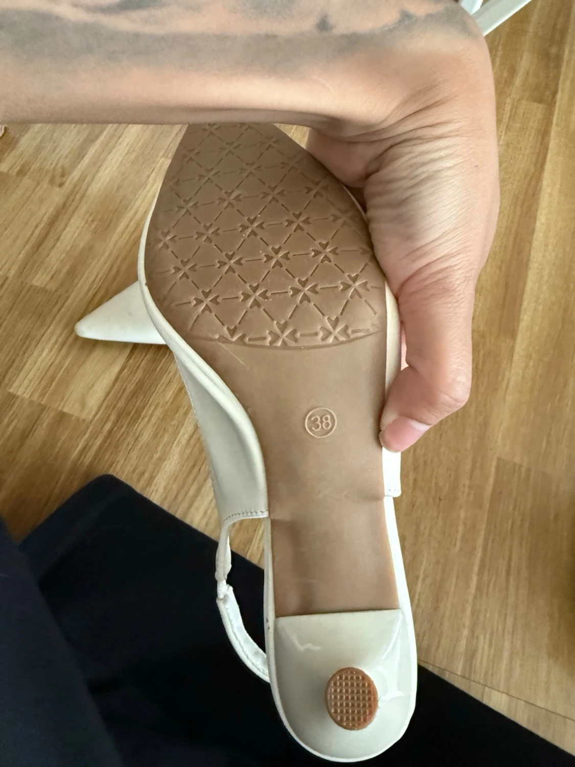 Beige pumps med öppen häl  - 3