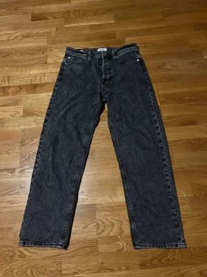 Grå Jack&Jones jeans - Helt nya, användes bara en gång och är fortfarande i perfekt kondition.