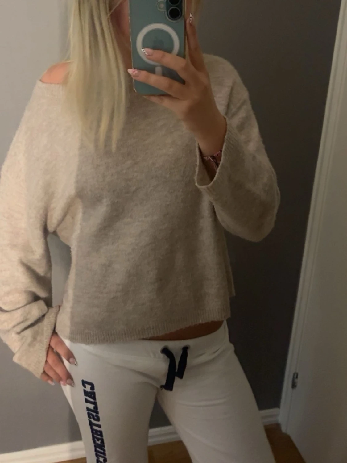Beige oversized stickad tröja