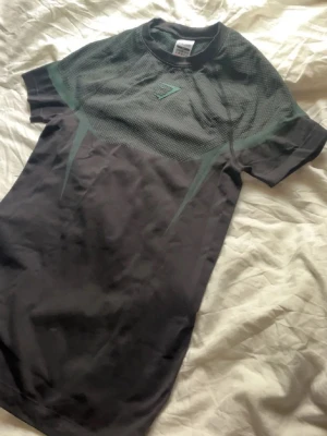 Gymshark onyx - Gymshark onyx V5 i den limiterade färgen grön från deras förra dropp priset kan diskuteras och mer bilder kan skickas om ni har några frågor eller funderingar 