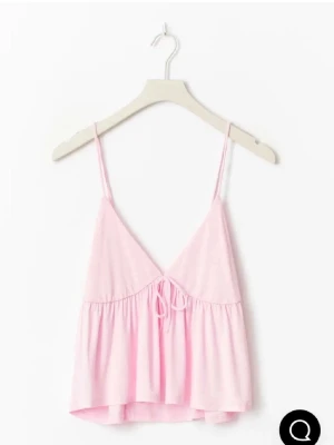 Sommar topp  - Säljer denna jättesöta topp ifrån Gina Tricot i storlek S!! 💕 knappt använd 