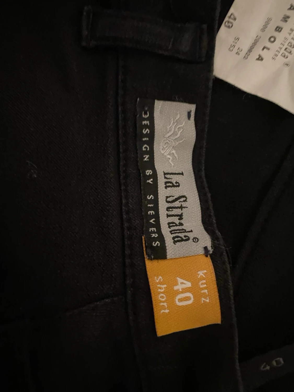 Svarta raka jeans från La Strada Design by Sievers.  - 3