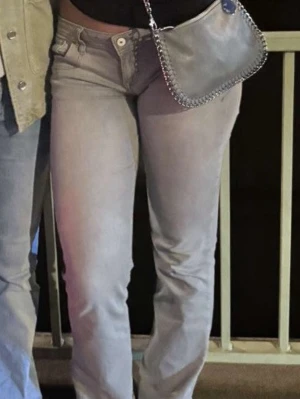Ljusgråa ltb jeans  - Bra skick. Uppsprättade längst ner eftersom dom var för korta, passar mig som är 166.
