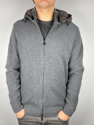 Massimo Dutti cardigan - Size XL passar L | Skick 9/10 | Modellen är 189, 82 kg | Hör av dig vid frågor!