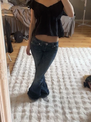Lågmidjade bootcut jeans  - Snygga jeans från Gina Tricot 14+ i storlek XXS! Använda få gånger så i väldigt bra skick. 🥰