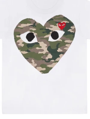 SÖKER!!!!! - Hej. Söker just nu en CDG t shirt som ser ut som den på bilden. Kontakta mig om ni är intresserade att sälja! 😁storlek: S eller M
