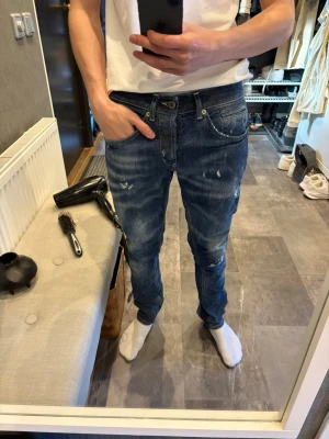 Dondup Jeans George - Feta jeans. Använd ett fåtal gånger, inga märken eller fläckar. Runt 4k nypris.