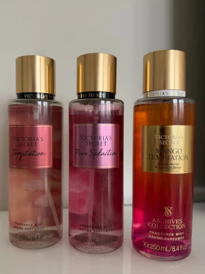 Victoria's Secret Fragrance Mist 3-pack - body mists från Victoria's Secret: Temptation, Pure Seduction och Mango Temptation. Alla 3 - 170:-