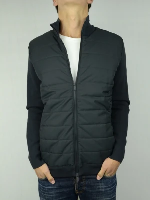 Massimo Dutti hybrid cardigan  - MASSIMO DUTTI HYBRID CARDIGAN Storlek : XL Passform : Passar L Användning : Jackan är i ett väldigt fint skick utan defekter Nypris : Cirka 1600SEK Modellen på bilden : 182CM och väger 74KG