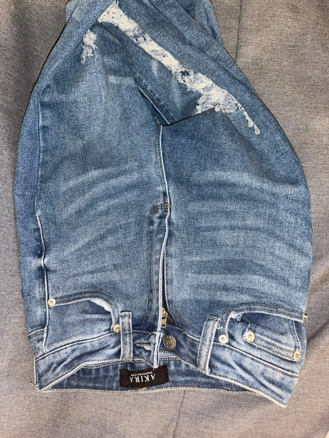 Blå slitna jeans från Akira - 1