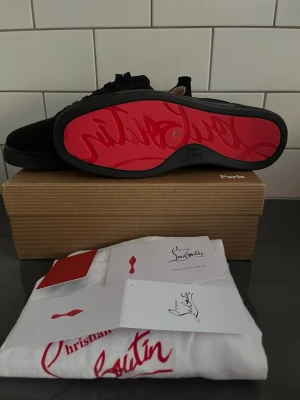  Loubs - Fina loubs, storlek 44, skickas inom 24 timmar