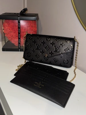 Handväska - Svart handväska nytt skick. 