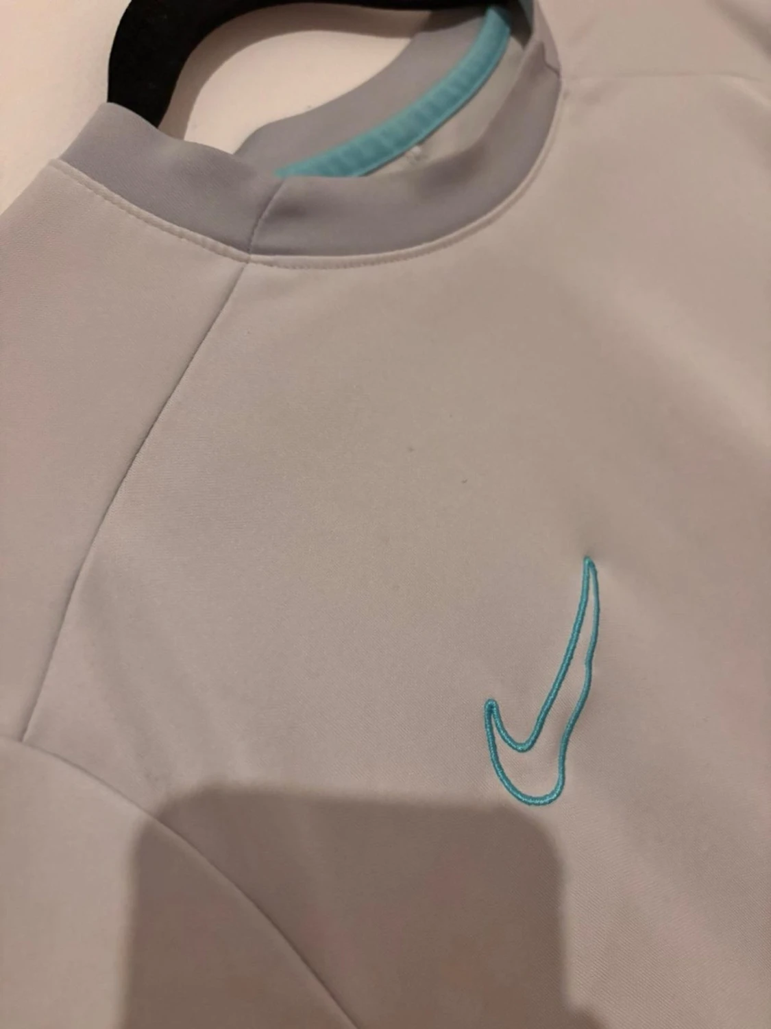Ljusgrå sporttröja från Nike - 2