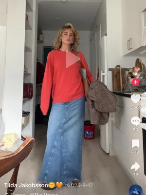 Blå lång jeanskjol med slits - Sååå fin långkjol perfekt nu till våren😍😍