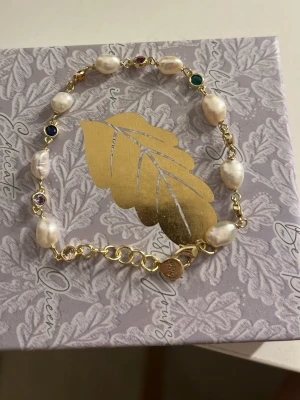 Guldarmband med pärlor och stenar - Jättefint armband, aldrig använt 