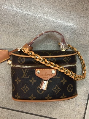 Väskan  - Snygga väskan .