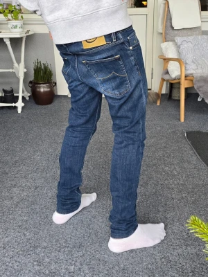Jacob Cohën jeans - Supersnygga Jacob Cohën jeans i storlek 32/32. Sitter supernajs och passar till de flesta outfits. Är i superbra skick och kostar över 5000 kr nya. Skriv om du undrar något! Priset är inte hugget i sten! 🤩