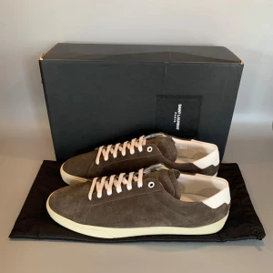 Saint Laurent skor  - Tja, säljer nu dessa Saint Laurent skor, box och dustbag tillkommer och de är såklart äkta, först till kvarn!!