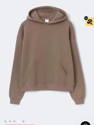 Beige / brun hoodie från Gina - Jättefint skick och sällan använd!😽M men sitter bra som S!