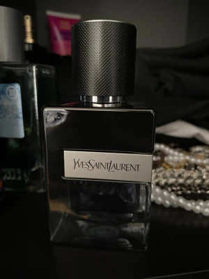 Ysl parfym full - Säljer min nya ysl parfym, 60 ml (endast sprutad 5ggr)