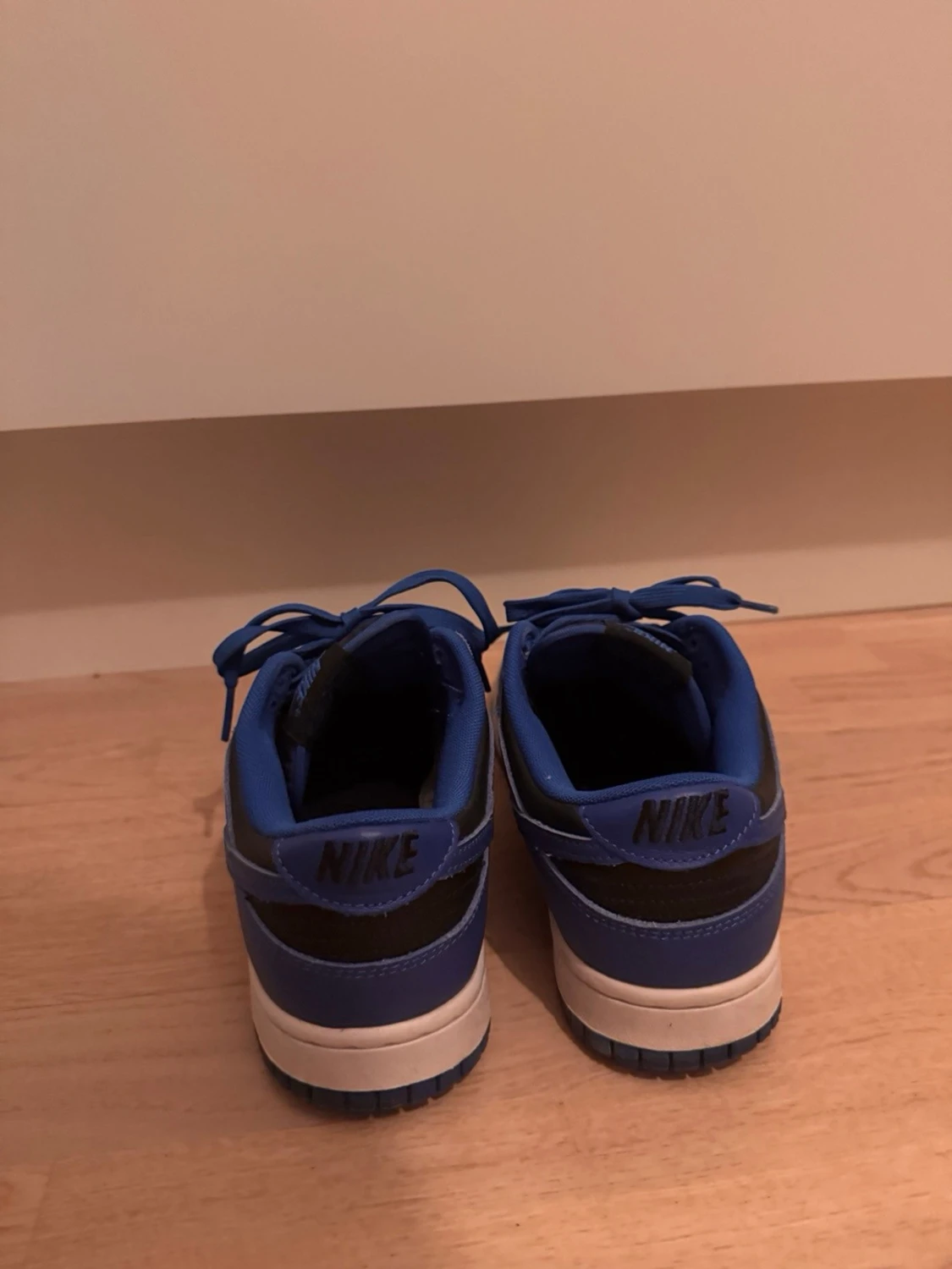 Nike Dunk Low blå och svarta sneakers - 3