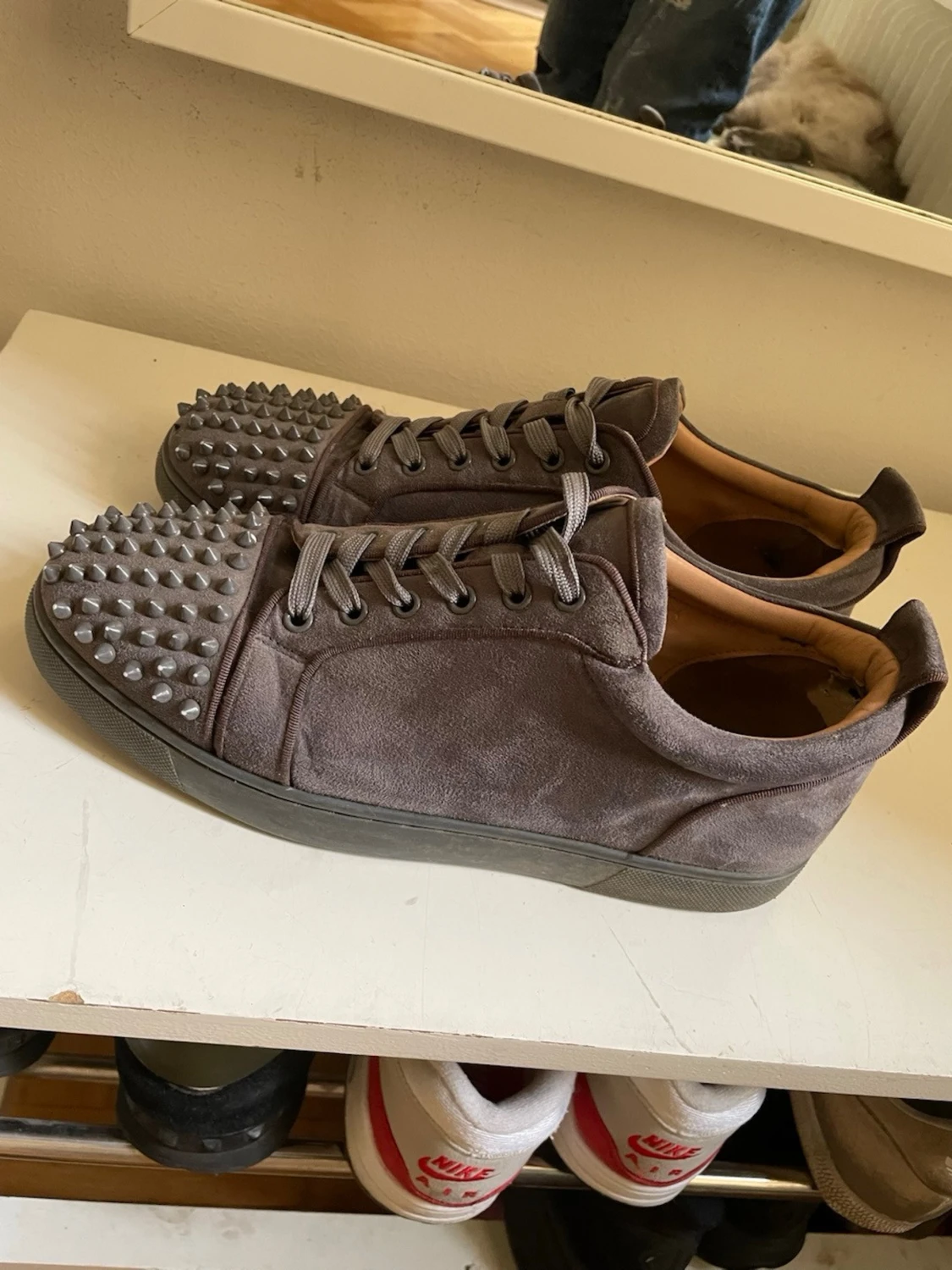 Gråa Louboutin  - 1