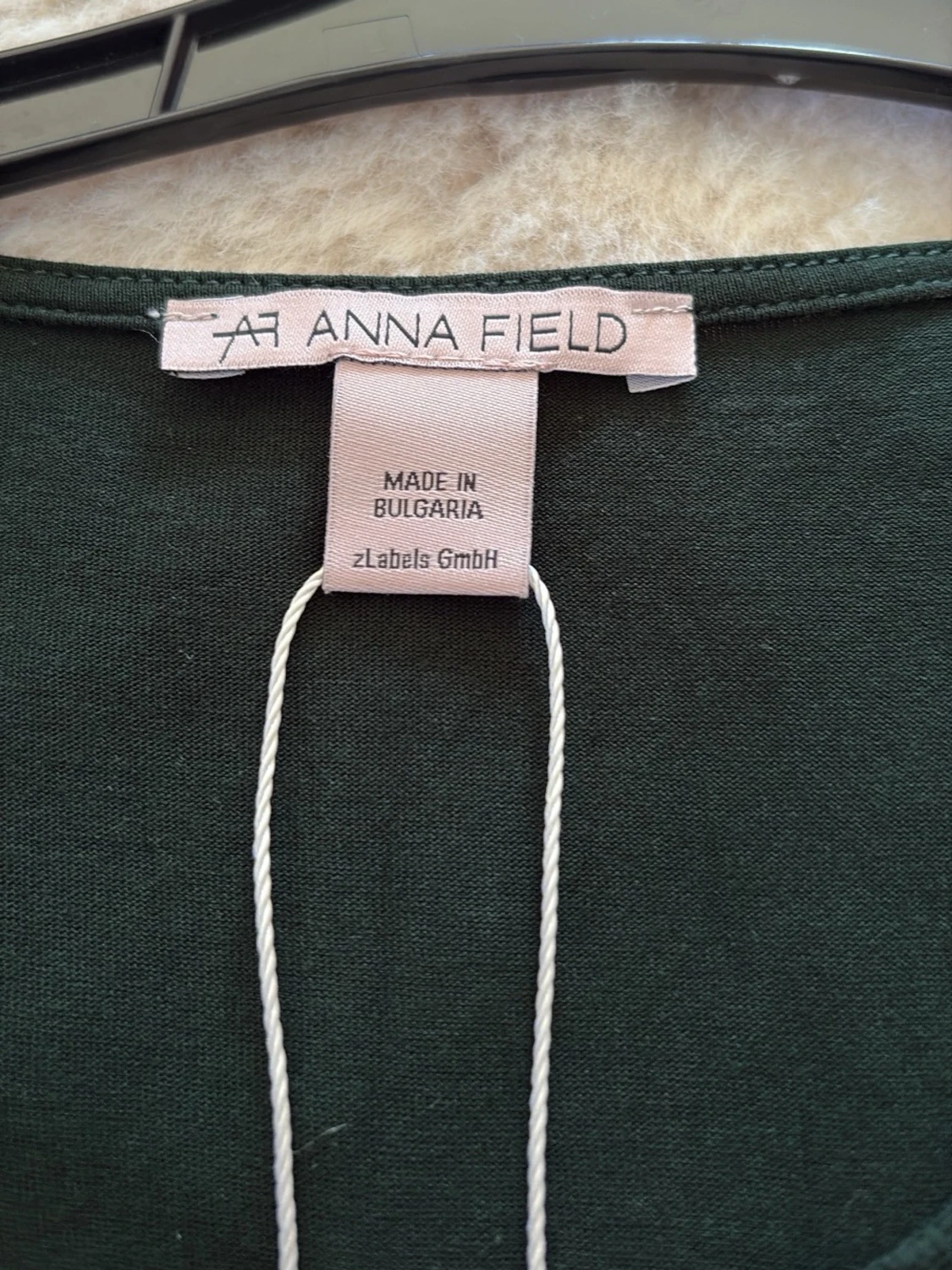 Mörkgrön ärmlös topp från Anna Field - 1