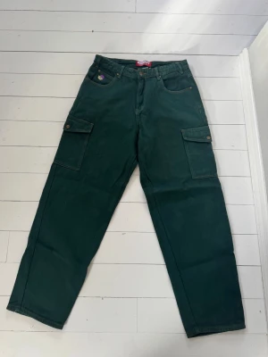 Dark Forest Butter Goods Santosuosso Cargo Denim Jeans - Använd någon enstaka gång, inget slitage, nypris 1200