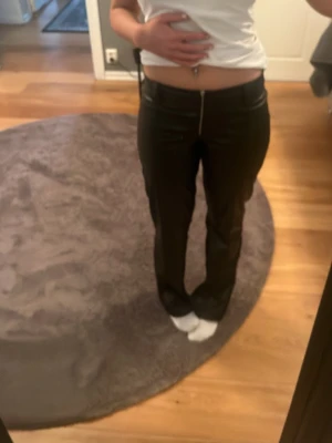 Skinnbyxor - Säljer mina superfina skinnbyxir från Gina trivot, inte mycket använda💕
